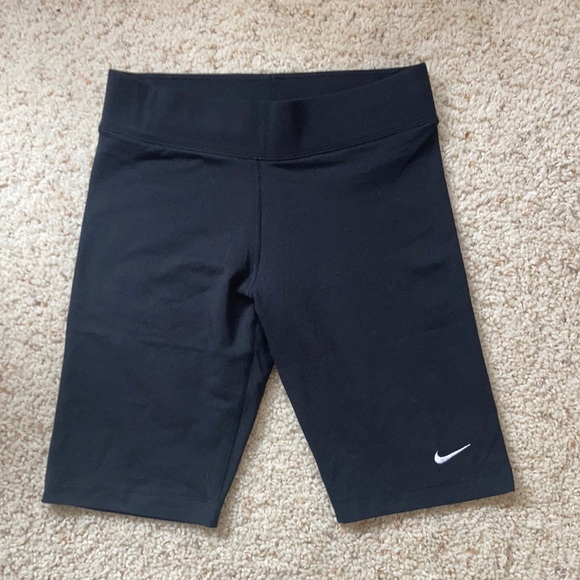 Nike Pants - Nike Essential Sportswear Biker Shorts Sz Small